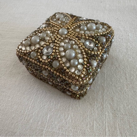 Vintage Beaded Jewelry trinket Box - Gold and Pearl - Picture 5 of 7